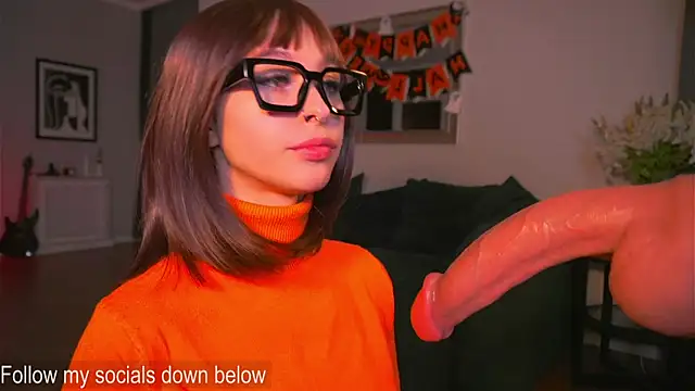 Snapshot of karolineneuer_ chatting on October 27, 2:15 am karolineneuer online show from October 27, 2:15 am