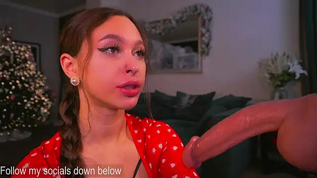 Snapshot of karolineneuer_ chatting on December 2, 1:11 am karolineneuer online show from December 2, 1:11 am