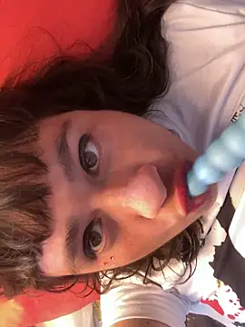 Snapshot of gatitaplop chatting on December 16, 8:58 pm gatitaplop online show from December 16, 8:58 pm