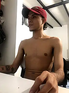 Snapshot of santyrestrepo chatting on October 7, 3:36 am santyrestrepo online show from October 7, 3:36 am