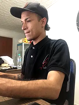 Snapshot of santyrestrepo chatting on October 7, 10:40 pm santyrestrepo online show from October 7, 10:40 pm