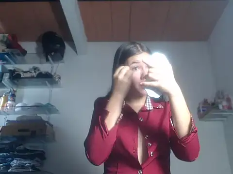 Snapshot of Saraa_loove chatting on October 20, 1:33 pm Saraa loove online show from October 20, 1:33 pm