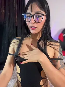 Snapshot of AlannaDollx chatting on November 10, 1:54 pm AlannaDollx online show from November 10, 1:54 pm