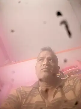 Snapshot of Eswar77 chatting on December 17, 9:04 am Eswar77 online show from December 17, 9:04 am