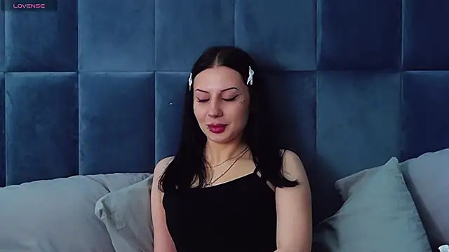 MaeAnna online show from November 19, 4:23 am