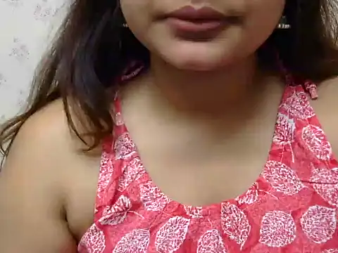 Snapshot of cute_zaraa chatting on October 17, 4:26 am cute zaraa online show from October 17, 4:26 am