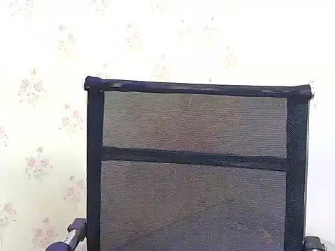 Snapshot of cute_zaraa chatting on October 19, 6:03 am cute zaraa online show from October 19, 6:03 am