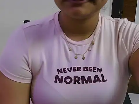 Snapshot of cute_zaraa chatting on October 26, 6:19 am cute zaraa online show from October 26, 6:19 am