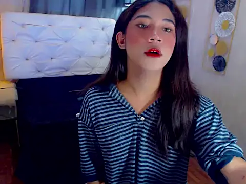 Snapshot of Seductive_nathalie chatting on November 18, 3:56 am Seductive nathalie online show from November 18, 3:56 am