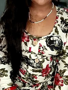 Snapshot of Rashmi_011 chatting on July 31, 2:38 pm Rashmi 011 online show from July 31, 2:38 pm