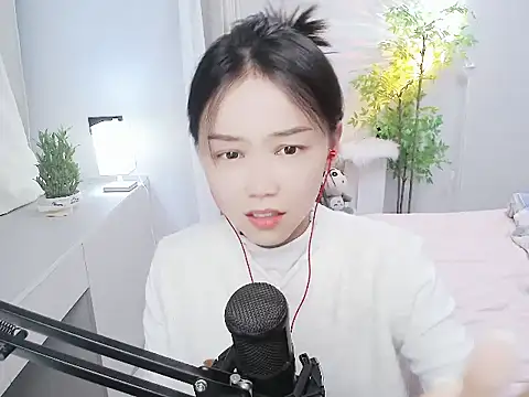 Snapshot of mili0923 chatting on October 10, 4:50 pm mili0923 online show from October 10, 4:50 pm