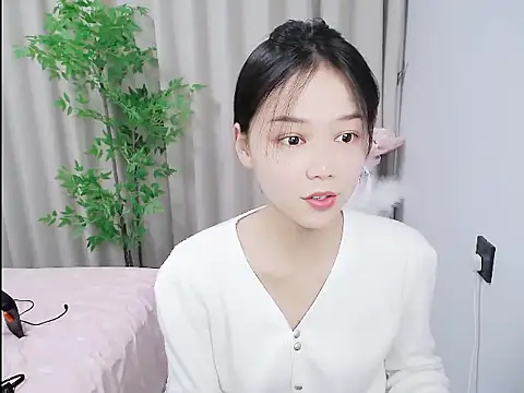 Snapshot of mili0923 chatting on October 19, 1:12 pm mili0923 online show from October 19, 1:12 pm