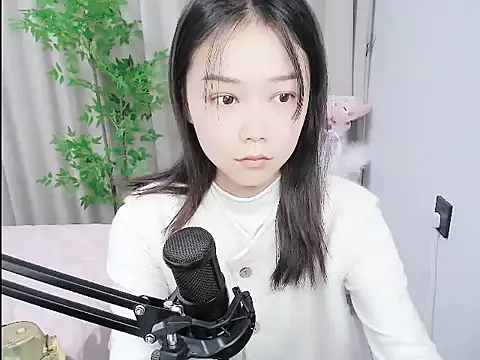 Snapshot of mili0923 chatting on October 20, 7:20 am mili0923 online show from October 20, 7:20 am