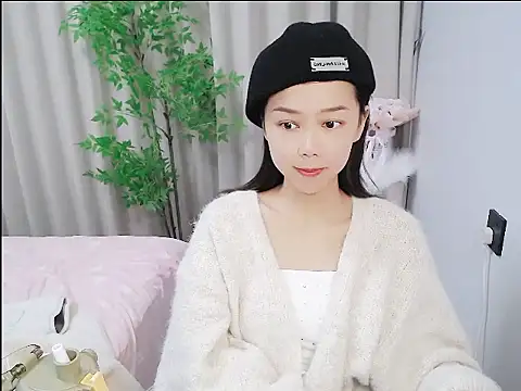 Snapshot of mili0923 chatting on October 22, 2:23 am mili0923 online show from October 22, 2:23 am