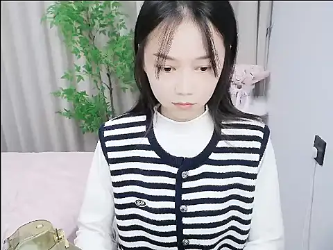 Snapshot of mili0923 chatting on October 23, 2:33 am mili0923 online show from October 23, 2:33 am