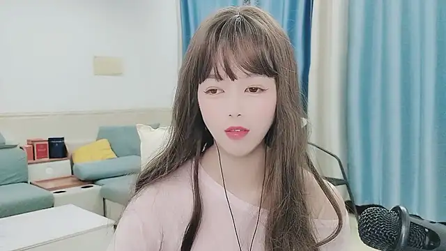 Snapshot of Q_Yumi chatting on October 23, 1:10 pm Q Yumi online show from October 23, 1:10 pm