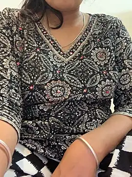 bindiyarani01 online show from November 1, 9:22 am