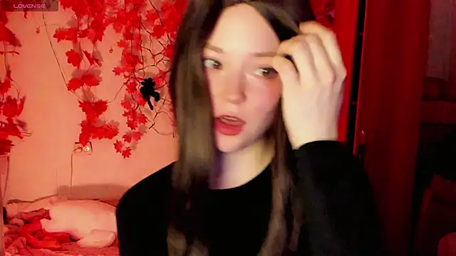 HoneyDazzle online show from October 5, 7:45 pm