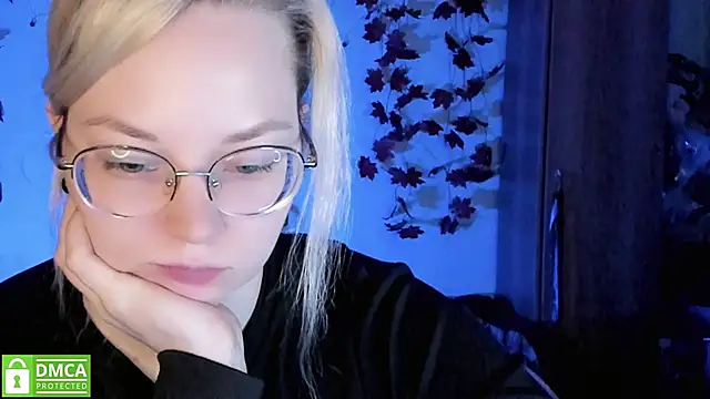 HoneyDazzle online show from November 23, 6:30 pm