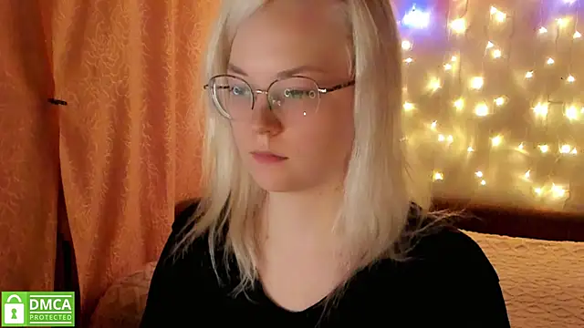 HoneyDazzle online show from November 28, 7:38 pm