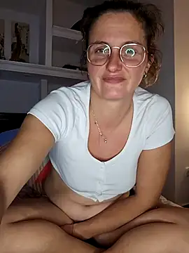 Snapshot of xcrazzycat chatting on February 24, 9:24 pm xcrazzycat online show from February 24, 9:24 pm