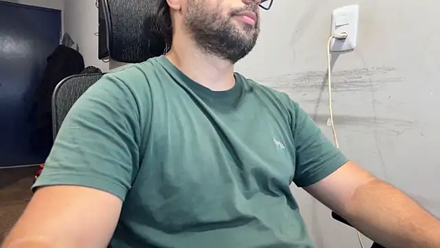 Snapshot of CasalManeiro25 chatting on October 13, 1:33 pm CasalManeiro25 online show from October 13, 1:33 pm