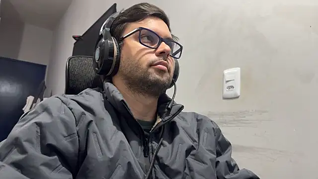 Snapshot of CasalManeiro25 chatting on October 21, 11:33 am CasalManeiro25 online show from October 21, 11:33 am