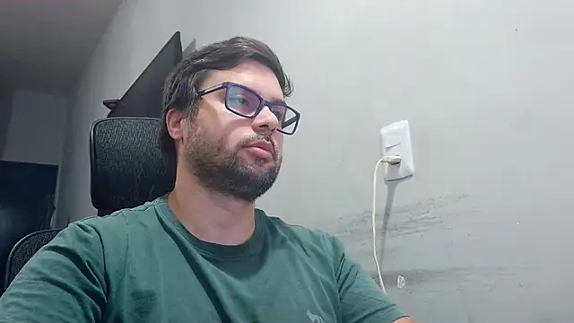 Snapshot of CasalManeiro25 chatting on October 28, 11:47 am CasalManeiro25 online show from October 28, 11:47 am