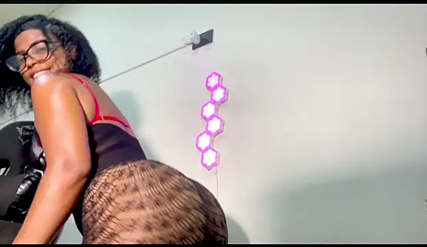 natybratz01 online show from November 11, 12:10 am