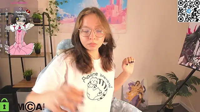 Nuura Moore online show from October 30, 12:45 am