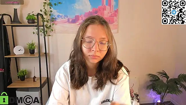 Nuura Moore online show from October 31, 1:06 am