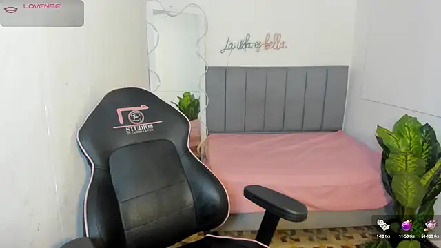 Snapshot of THIANA_TAY chatting on October 24, 1:57 am THIANA TAY online show from October 24, 1:57 am