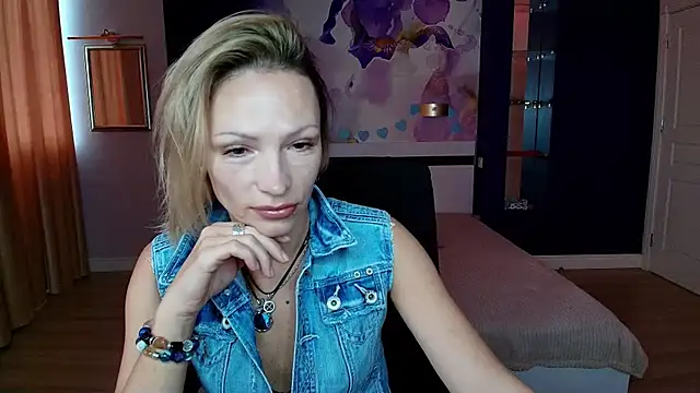 AlinaMoor online show from October 28, 7:01 am