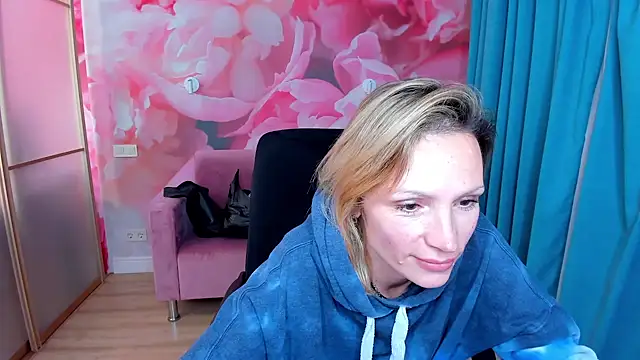 AlinaMoor online show from November 26, 6:42 pm