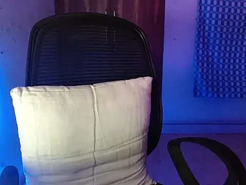 Snapshot of Roiseeee chatting on March 8, 4:38 am Roiseeee online show from March 8, 4:38 am