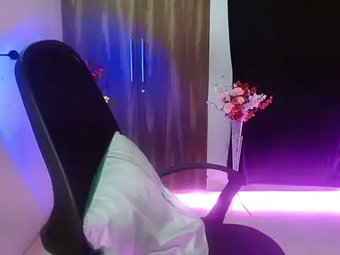 Roiseeee online show from April 12, 4:39 am