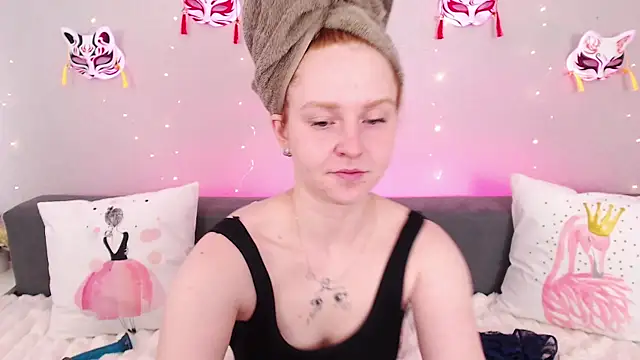 Snapshot of Evarey_ chatting on July 8, 5:01 am Evarey online show from July 8, 5:01 am