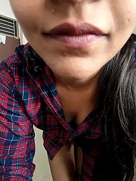 anshika0124 online show from December 4, 5:17 am