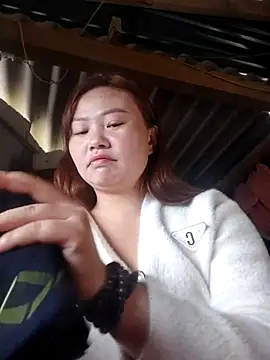 Snapshot of pi-pi-00 chatting on December 5, 2:31 am pi-pi-00 online show from December 5, 2:31 am