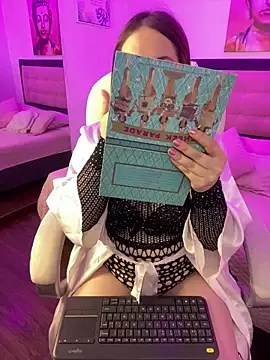 kattee adams online show from November 27, 1:35 pm