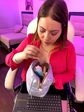 kattee adams online show from December 5, 1:09 pm