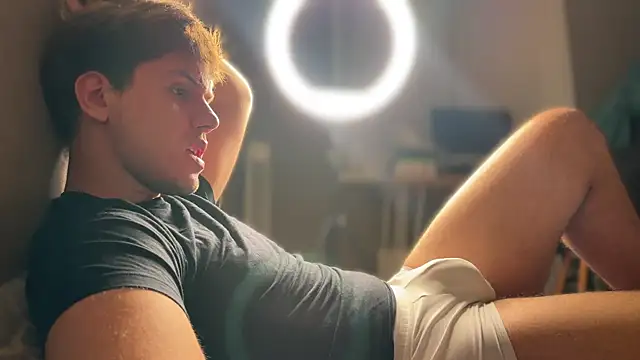 Snapshot of mynameischris chatting on October 8, 9:01 pm mynameischris online show from October 8, 9:01 pm