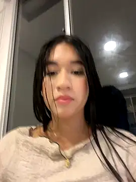 Snapshot of emi_star chatting on October 10, 11:15 pm emi star online show from October 10, 11:15 pm