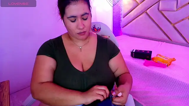 Snapshot of Addyy_02 chatting on October 16, 11:33 am Addyy 02 online show from October 16, 11:33 am