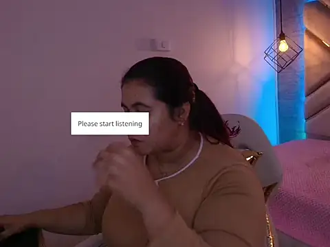 Snapshot of Addyy_02 chatting on October 18, 11:33 am Addyy 02 online show from October 18, 11:33 am