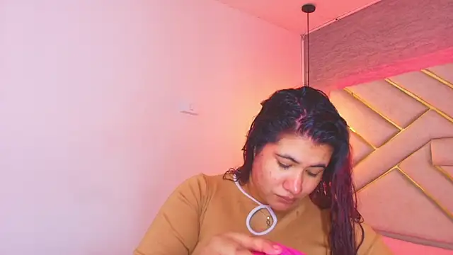 Snapshot of Addyy_02 chatting on October 31, 11:33 am Addyy 02 online show from October 31, 11:33 am