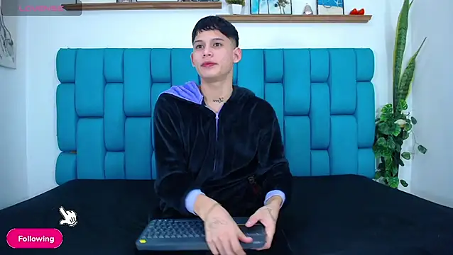 Brian hot online show from April 22, 6:42 pm