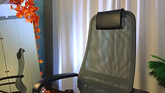 Snapshot of kitsun_ne chatting on November 21, 8:18 pm kitsun ne online show from November 21, 8:18 pm