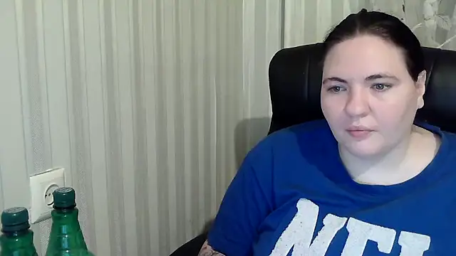 Snapshot of XLisaBlueXs_ chatting on October 22, 7:02 pm XLisaBlueXs online show from October 22, 7:02 pm