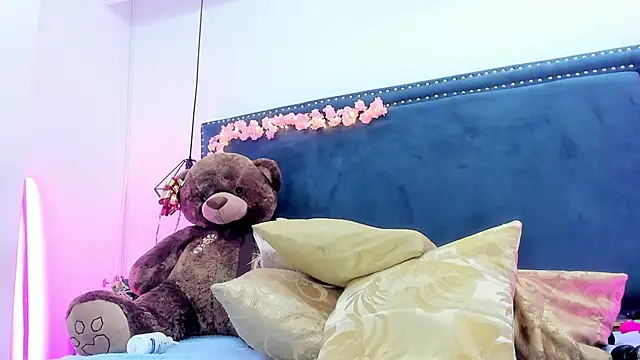 Emma Saylor online show from April 19, 1:10 pm